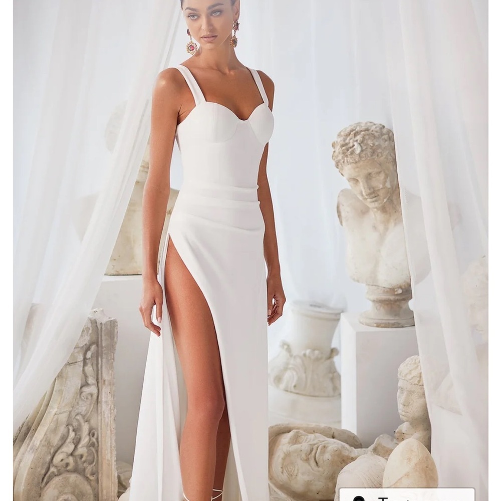 Elegant White Evening Gown - Picture 4 of 6